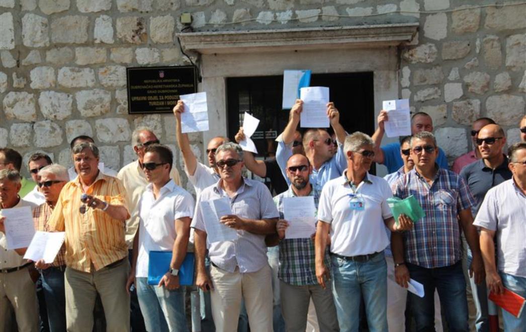 GRAD DUBROVNIK POVUKAO NOVI POTEZ:  Taksistima oduzeto 40 dozvola, čeka se USKOK?