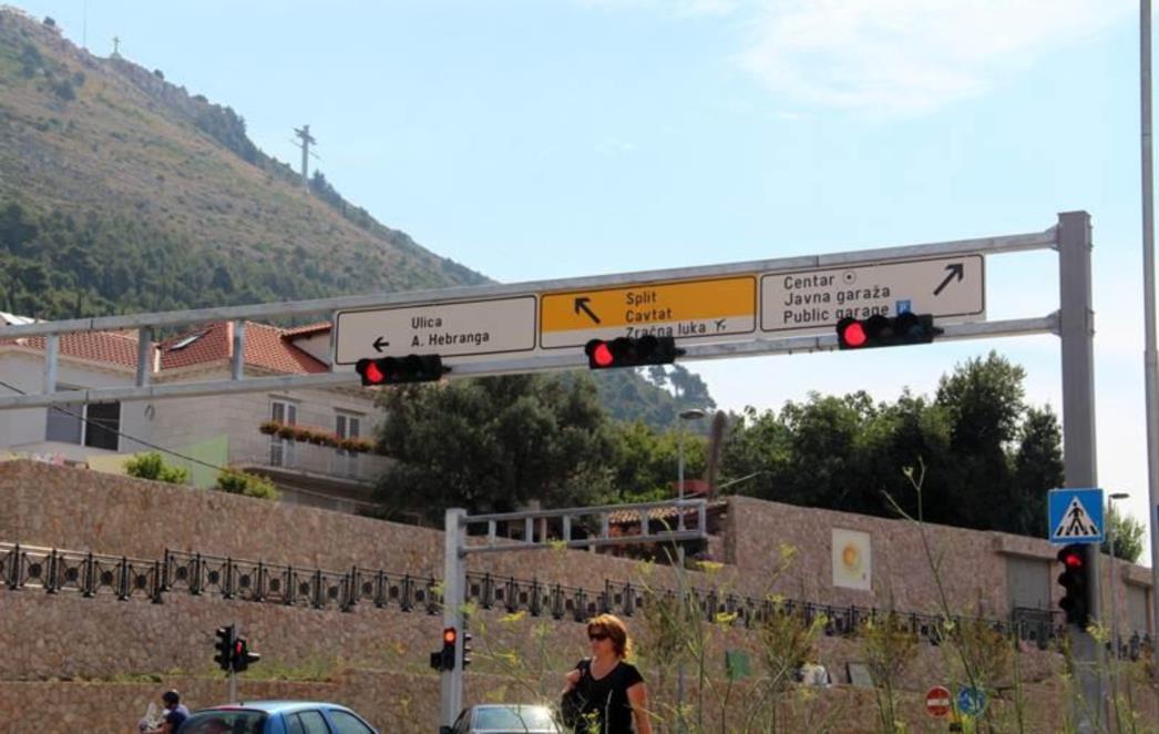 NAKON OBJAVE NA PORTALU OKO: Postavljeni smjerokazi na Ilijinoj glavici (FOTO)