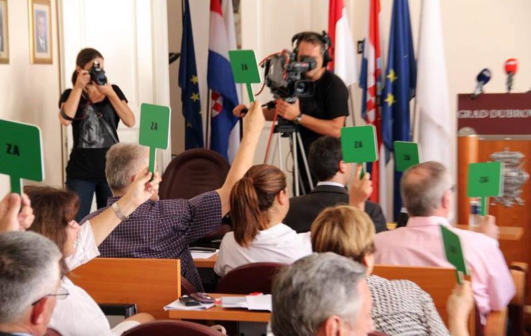 SVI SU LUDI ZA VIJEĆEM:  Tko će ući u vijećnicu?
