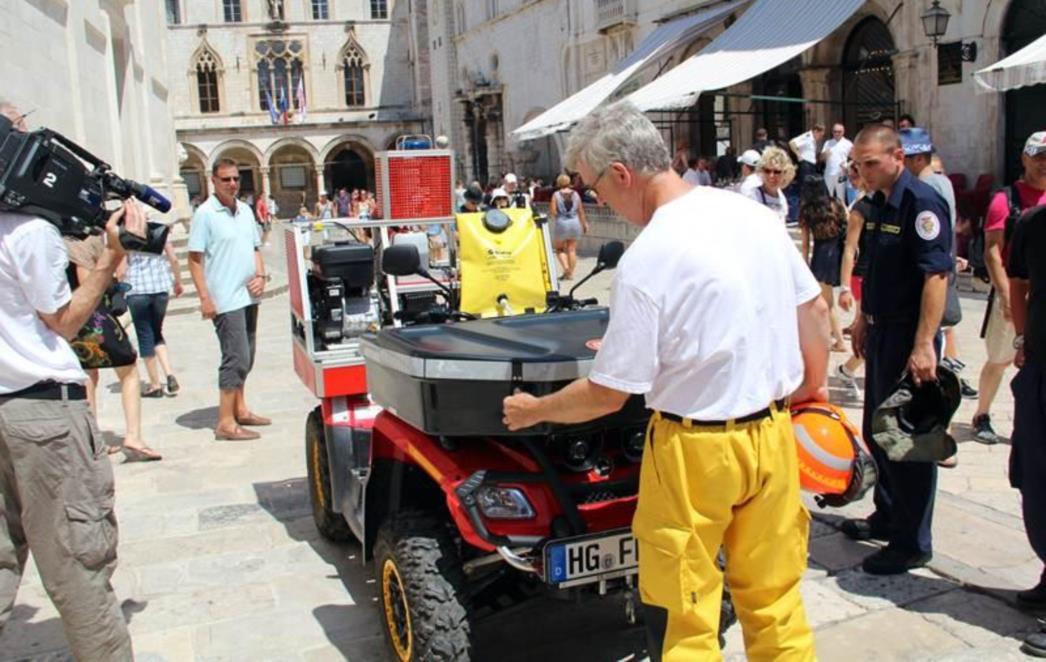  MALI  ALI IZNIMNO KORISTAN: Vatrogasci prezentirali novo vozilo (FOTOGALERIJA)