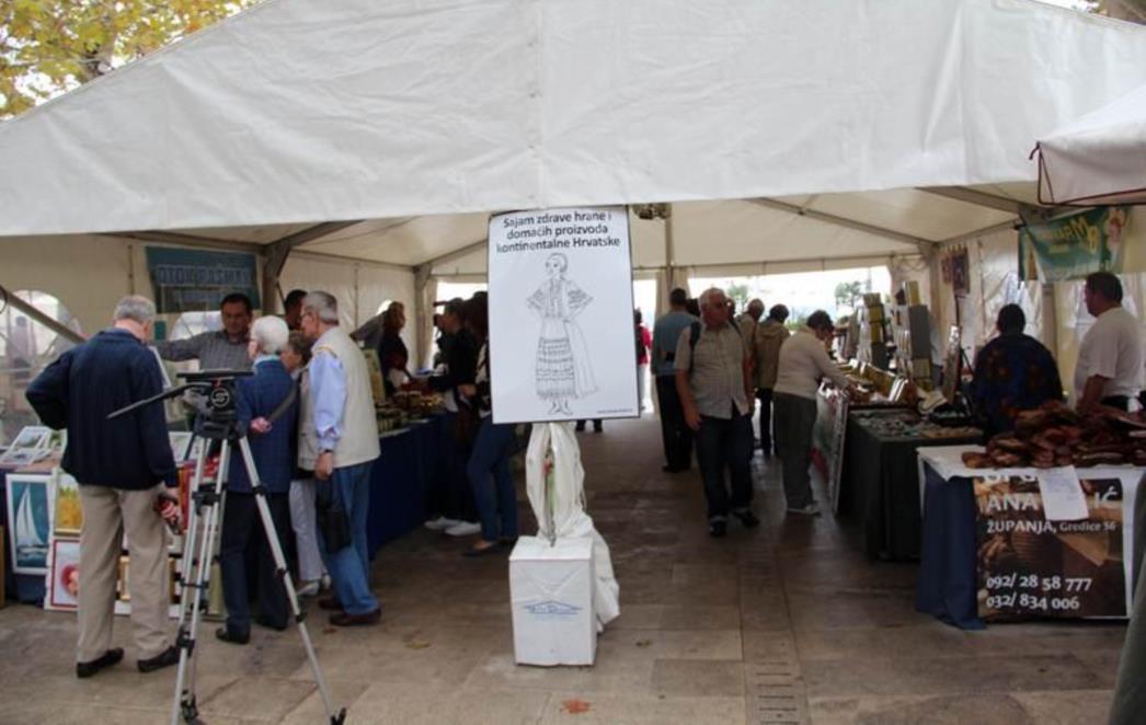 ČARDAK GRAD: Sajam zdrave hrane - odlična ideja, realizacija nažalost tipično dubrovačka (FOTOGALERIJA)