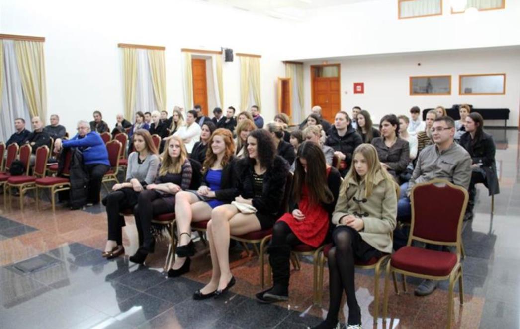 SRETAN ROĐENDAN: Dvadeset im je godina tek (FOTOGALERIJA)