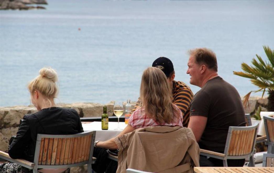 NI OBLACI NE SMETAJU: Dubrovčani se ne odriču svojih rituala )FOTOGALERIJA)