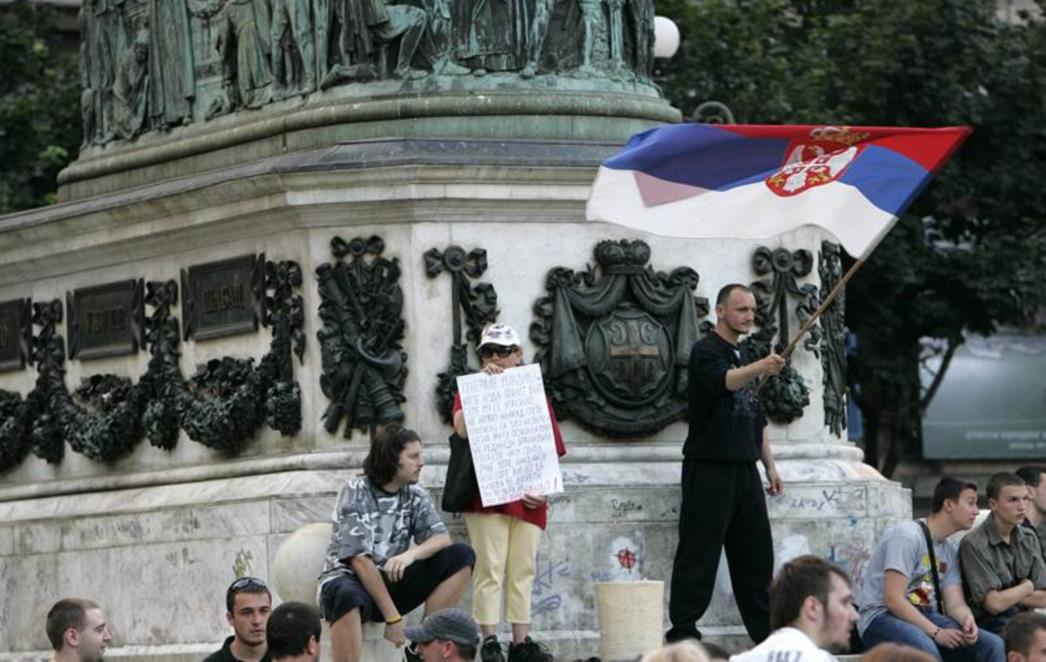 Mladić pozvao Srbe na 'dostojanstvene prosvjede'