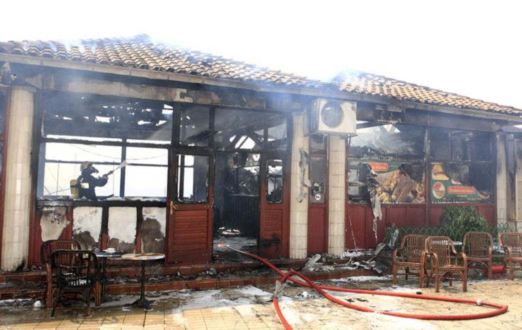FOTO: Riječki restoran izgorio do temelja