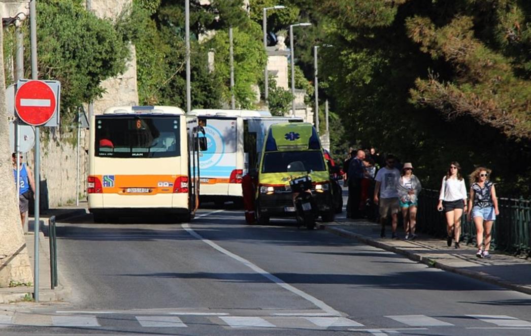 PROMETNA NESREĆA NA BONINOVU Ženu udario automobil na pješačkom