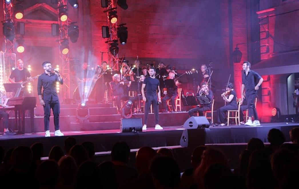 ODUŠEVILI DUBROVČANE Talijanski trio Il Volo nastupio ispred dubrovačke katedrale (FOTO/VIDEO)