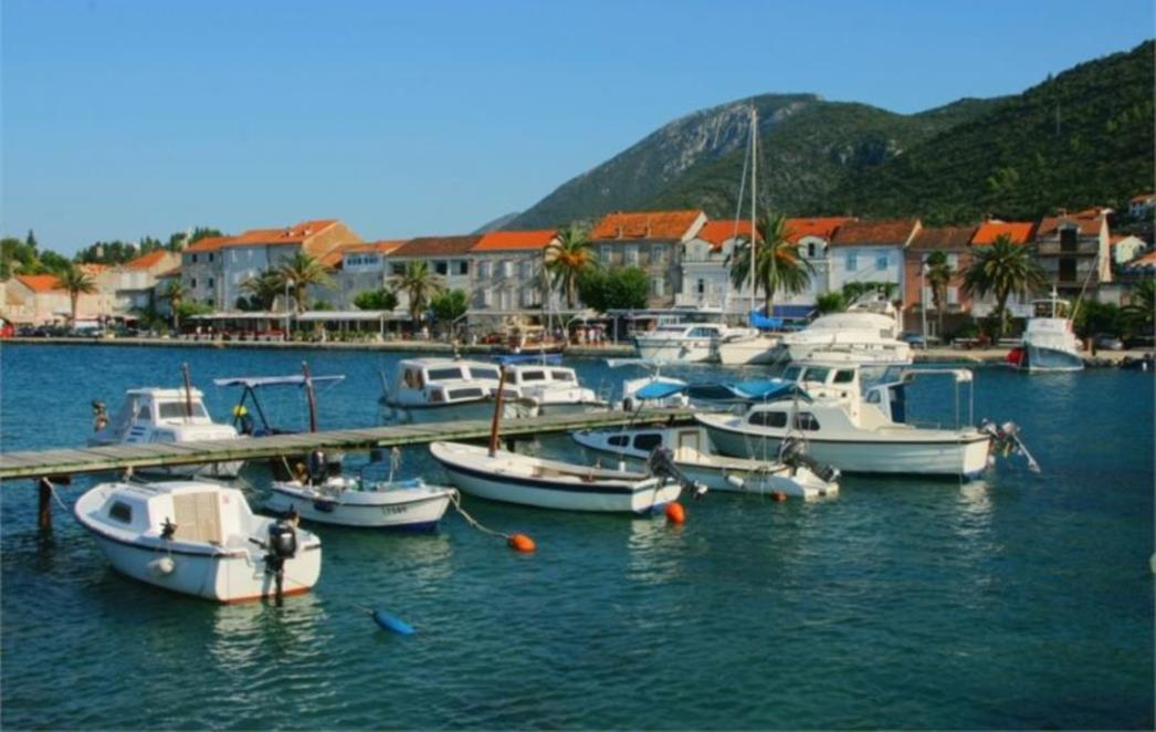ŠTO SE DOGAĐA U NEKADAŠNJEM TURISTIČKOM BISERU? U srcu sezone Trpanj nema vode, iznajmljivači i turisti bez informacija