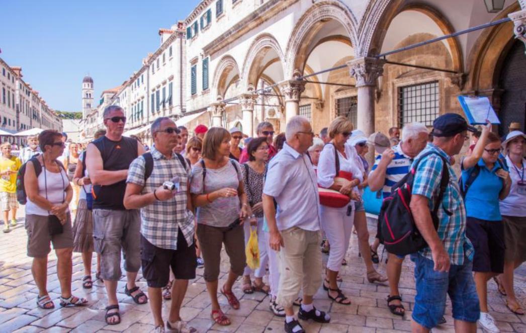Rujan pred vratima, u Dubrovniku tisuće turista (FOTOGALERIJA)