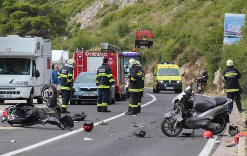 PROMETNA NESREĆA U BLIZINI DUBROVNIKA: Naletili na odron, automobil završio na krovu!