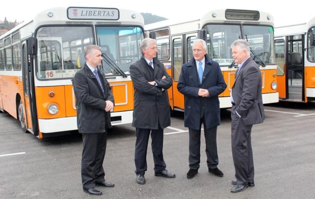 VIC DANA: Jedan autobusni 