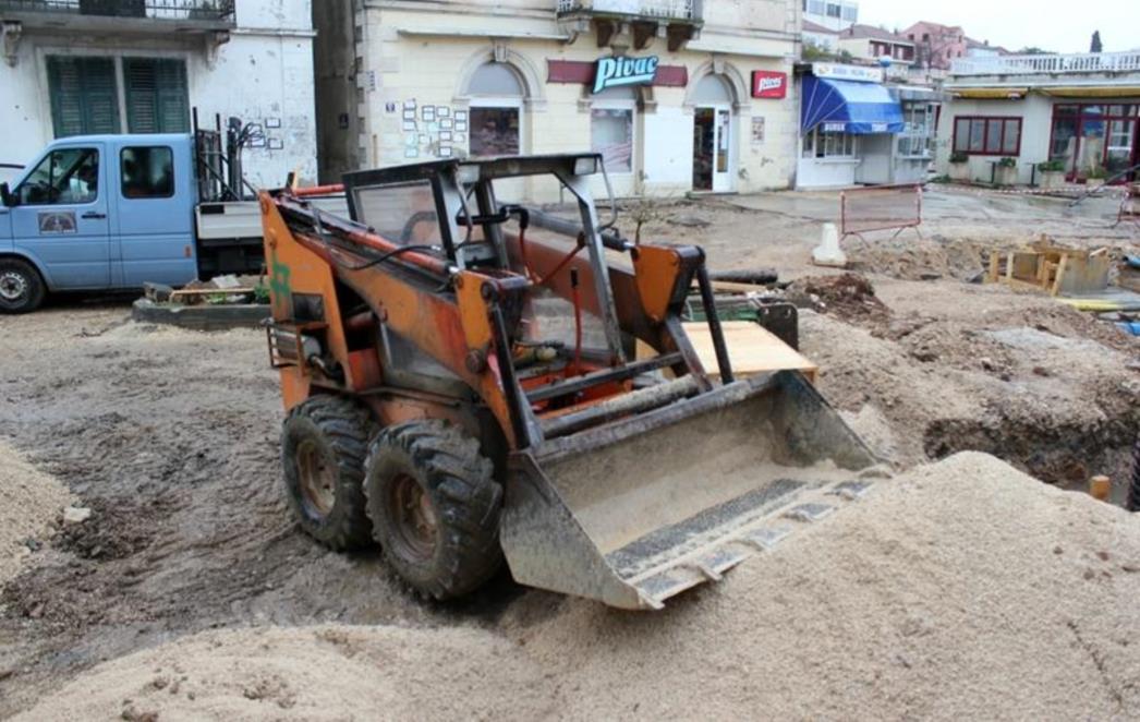 DRŽAVNI URED S NEVJEROJATNIM RADNIM VREMENOM: Stranke primaju šest sati mjesečno