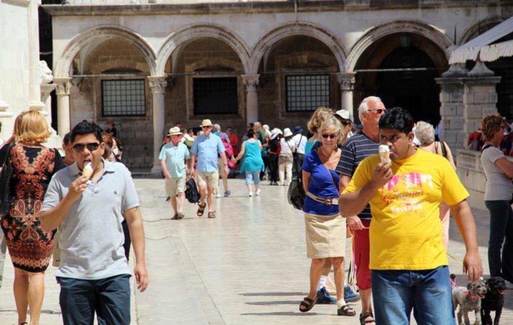 DRUGA STRANA HRVATSKOG TURIZMA: Boli me ku**c koji je tečaj, kod mene je taj'