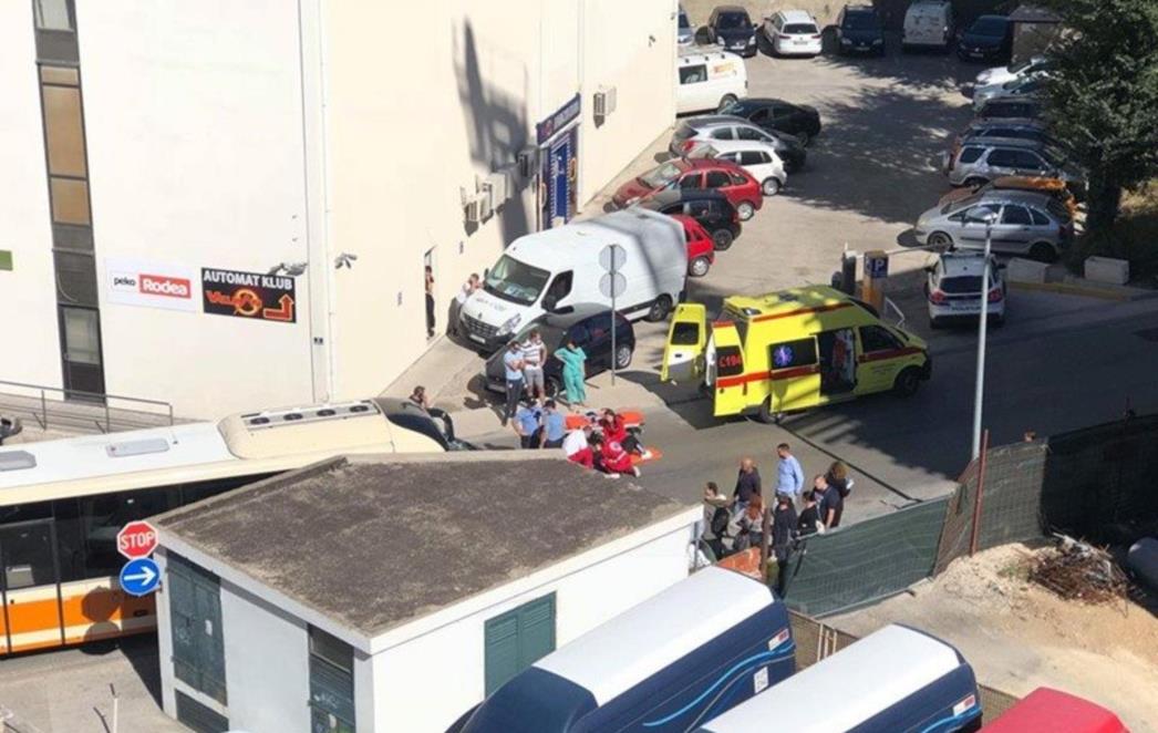 PROMETNA KOD MINČETE Automobil udario pješakinju, hitno prebačena u bolnicu