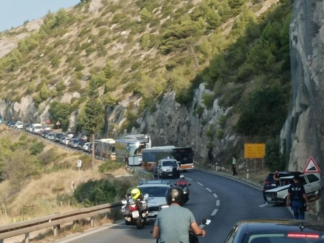 IMA OZLIJEĐENIH Sudarili se autobus i dva automobila prema Župi dubrovačkoj