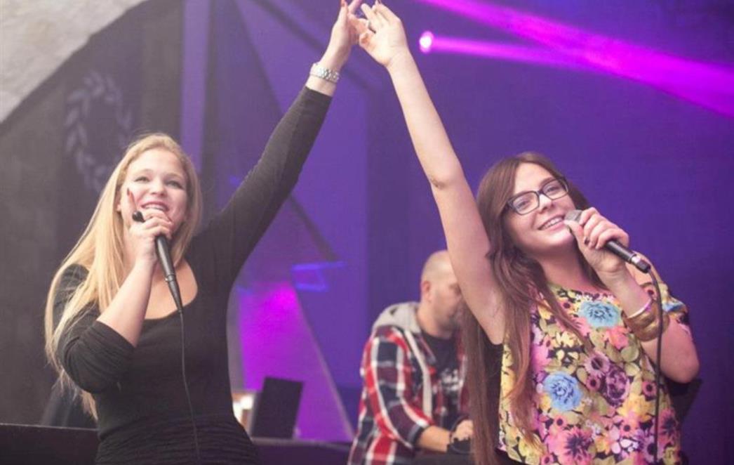 Novogodišnje Karaoke i plesačice s Ibize u Revelinu  (FOTOGALERIJA)