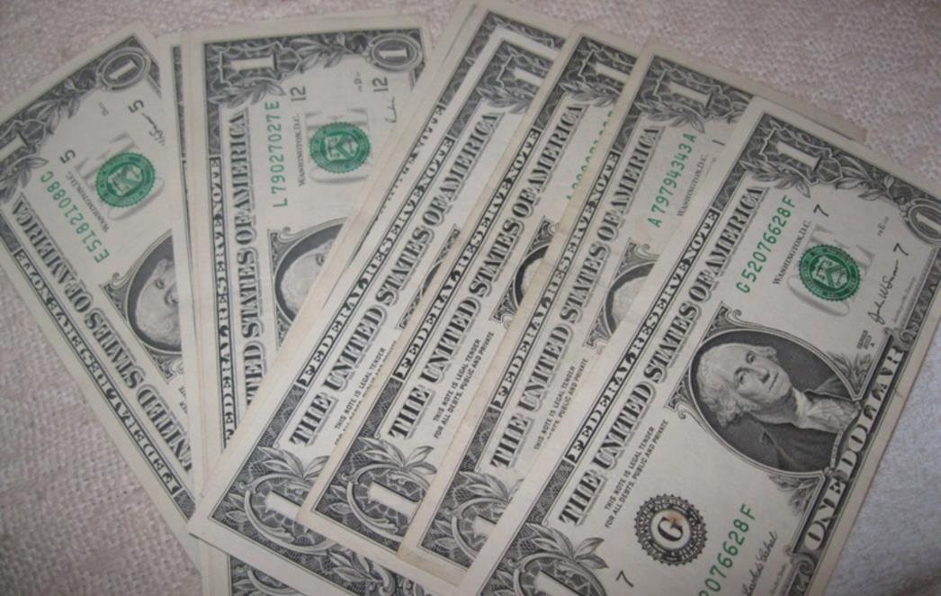 PAD  VRIJEDNOSTI  DOLARA  Američka  valuta  na  najnižoj  razini  od  početka  2015.