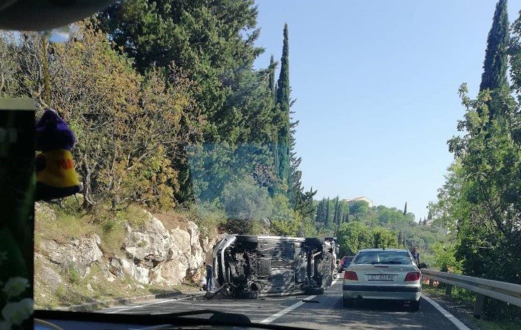 PROMETNA NESREĆA Automobil se prevrnuo u Zatonu Malom