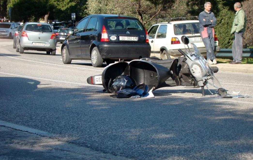 Prometna nesreća na Vojnoviću: Vozač mopeda prevezen u Opću bolnicu (FOTOGALERIJA)