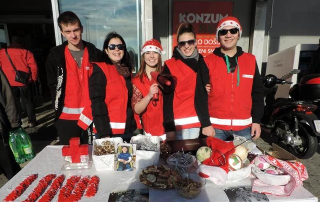 PRIĐU KUPI, NISMO SKUPI: Mladi Crvenog križa Dubrovnik za malog Antu Jovića (FOTO)