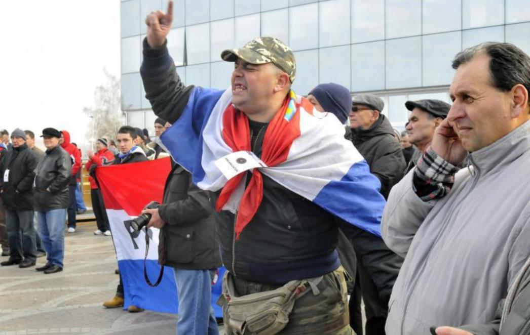 NEMIRNA NOĆ U VUKOVARU: Zbog skidanja dvojezičnih ploča u Vukovaru suspendirano šest policajaca, branitelji blokirali promet!