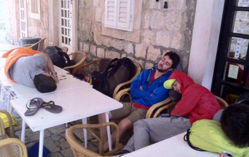Dubrovački hoteli puni,  sreća što ima 'dovoljno' stolica i stolova na Prijekome (FOTO)