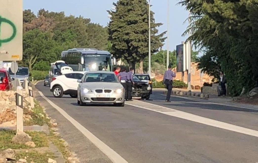 SUDAR KRAJ ZRAČNE LUKE U nesreći sudjelovala dva automobila