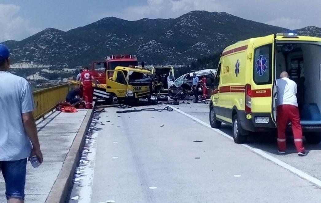 TEŠKA NESREĆA KOD ROGOTINSKOG MOSTA Sudarila su se tri vozila, promet zatvoren