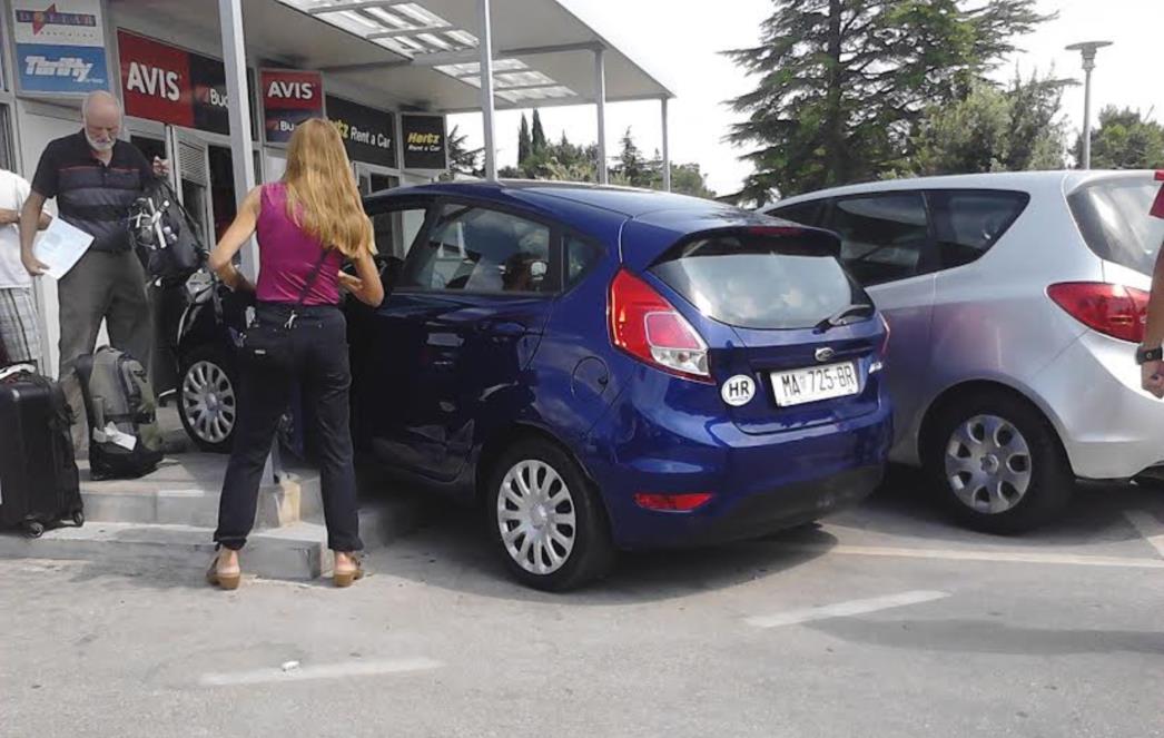 BIZARNA NESREĆA U DUBROVAČKOJ ZRAČNOJ LUCI: Automobilom u 'rent a car' kućicu