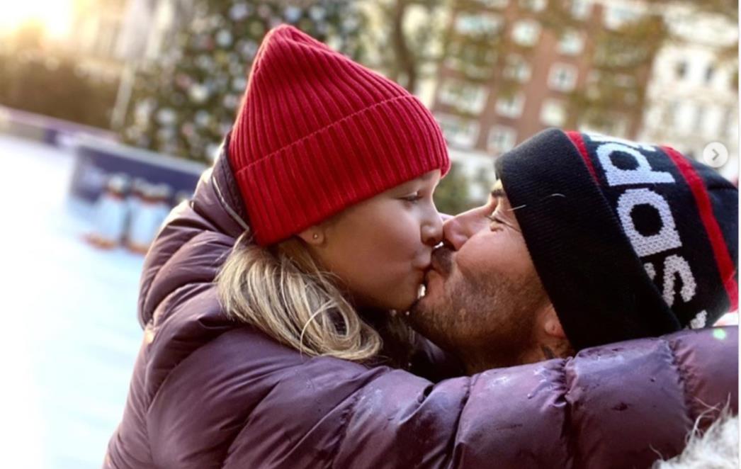 NOGOMETAŠ OPET NA METI KRITIČARA David Beckham ponovno objavio fotografiju na kojoj ljubi svoju kćerkicu u usta (FOTO)