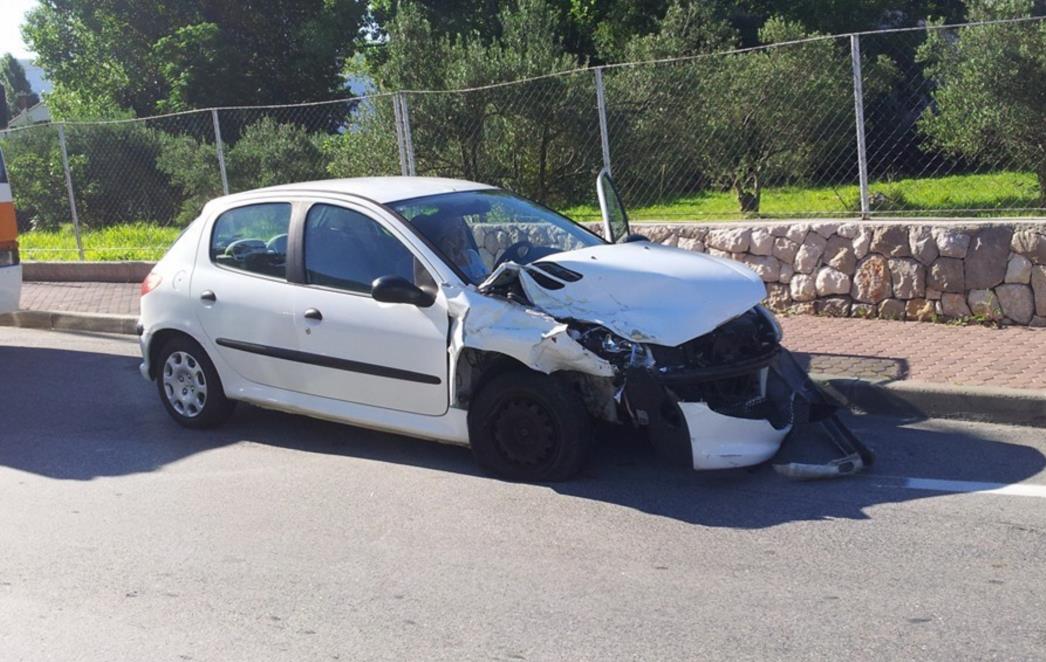 PROMETNA NESREĆA U LAPADU: Sudar teretnog vozila i automobila!