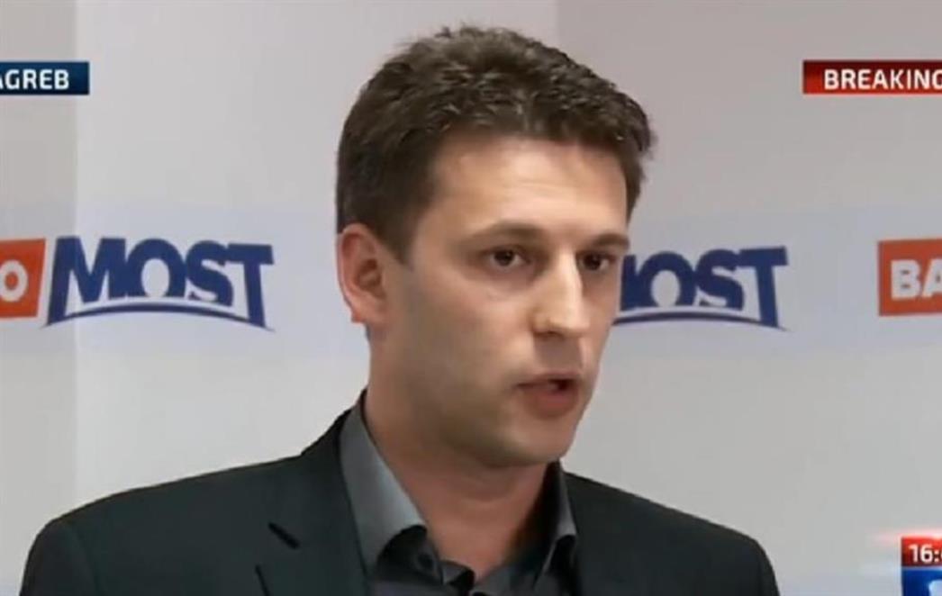 Psihijatar foteljaš, koji je  pretvorio cijelu Hrvatsku u političku  ludnicu
