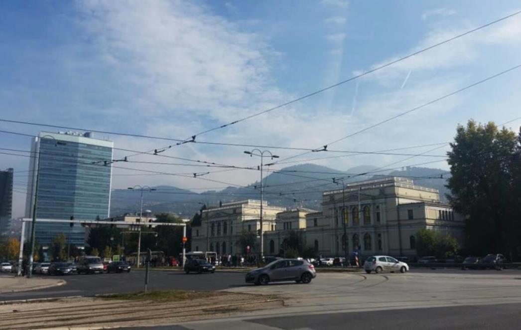 BALKANSKI UHLJEBI  Oni imaju najbolje   plaćen posao  u najsiromašnijoj  državi   u regiji