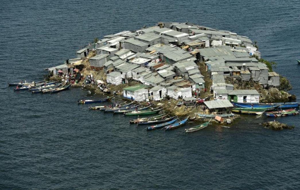 NAJNASELJENIJI OTOK NA SVIJETU Ima sve što njima treba: četiri kafića, javnu kuću i ljekarnu
