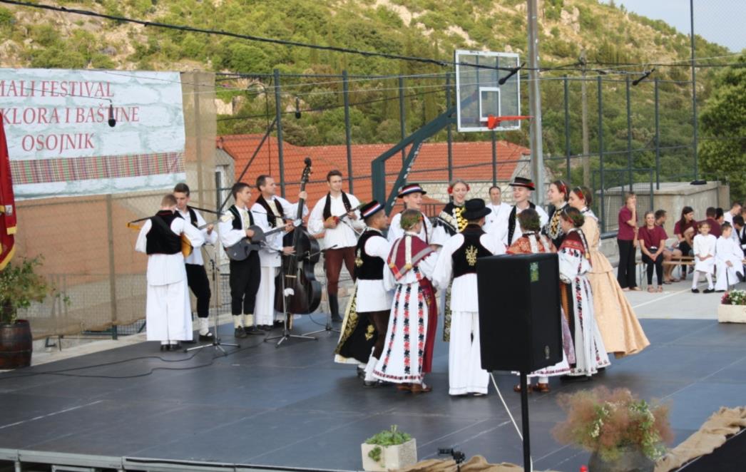 NA OSOJNIKU    Šesti Mali festival folklora i baštine