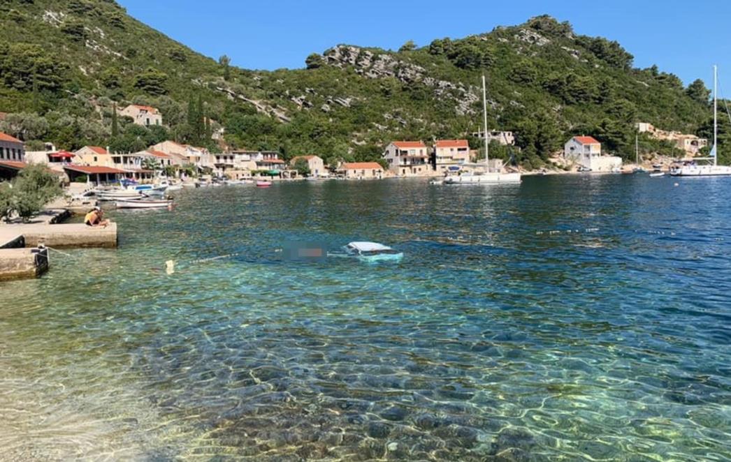 NESREĆA NA MLJETU: Auto završio u moru, smrtno stradala muška osoba