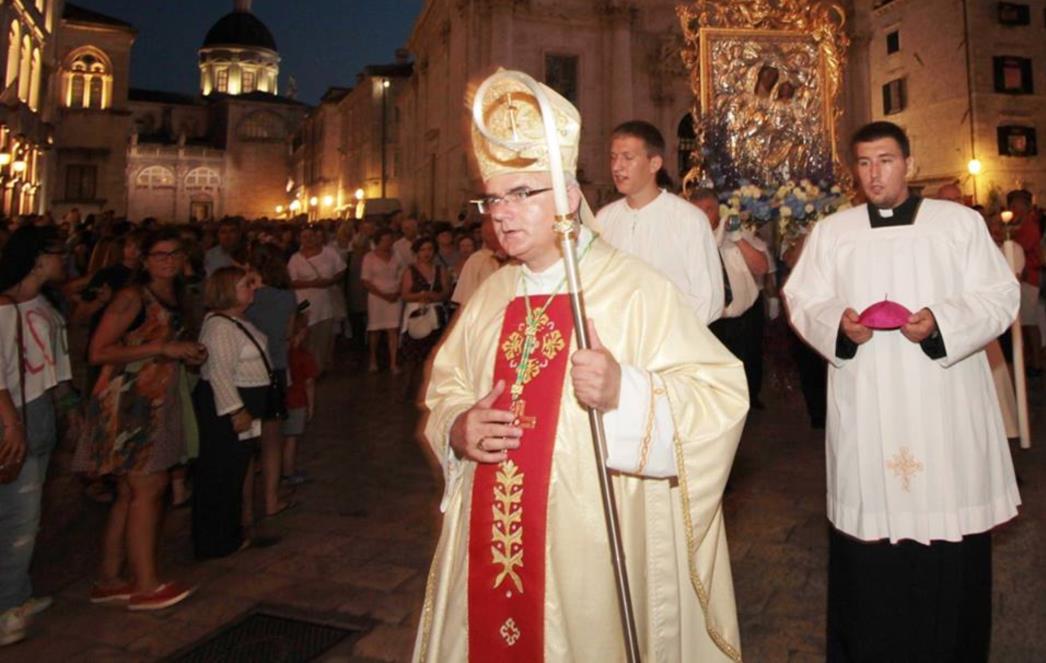 Mnoštvo Dubrovčana ispratilo Gospu od Porata (FOTO)