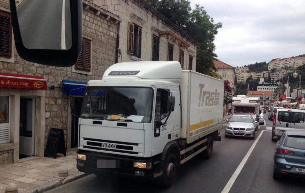 UVOĐENJE REDA U PROMET: Džaba ulaganja kad je dubrovački komod jači!