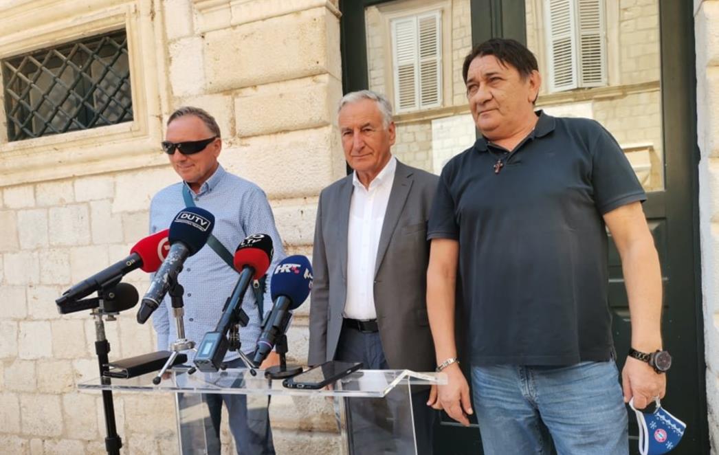 DOBROSLAVIĆ I LOGORAŠI SLOŽNO: „Sramotno je da nazivaju bazen po čovjeku koji nas je mučio i maltretirao u Morinju!“