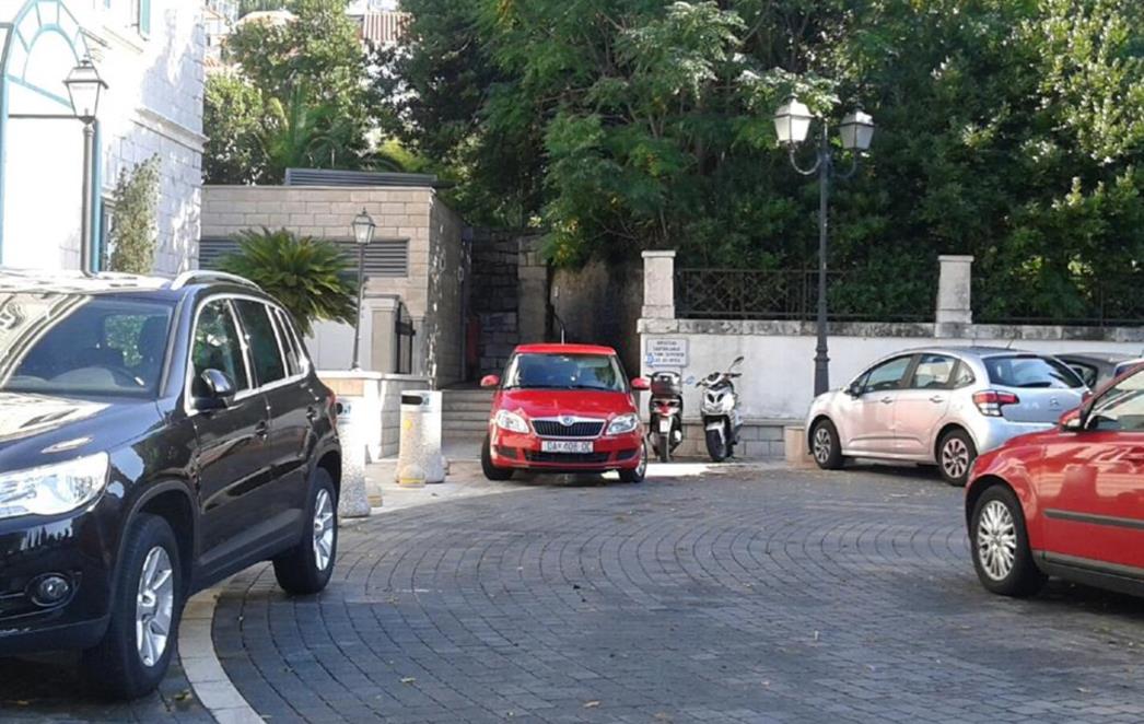 BEZOBZIRNO IZ DANA U DAN: Prometni redari Grada Dubrovnika, zar je moguće da ovo ne vidite?