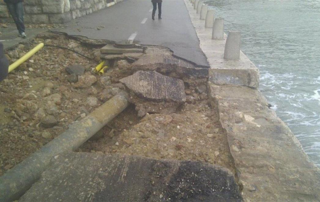 NEUMOLJIVA SNAGA PRIRODE:  Garbin i plima "sravnili" dijelove Komiže, ima ozljeđenih (FOTOGALERIJA)