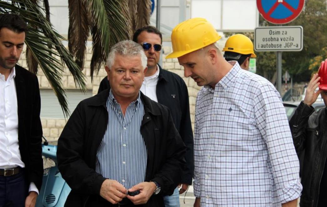 VLAHUŠIĆ I RAGUŽ SE NASLIKAVAJU, BRIGA NJIH ZA NAS: Zbog rekonstrukcije Zagrebačke, stanovnici Ploča kao na Divljem zapadu!