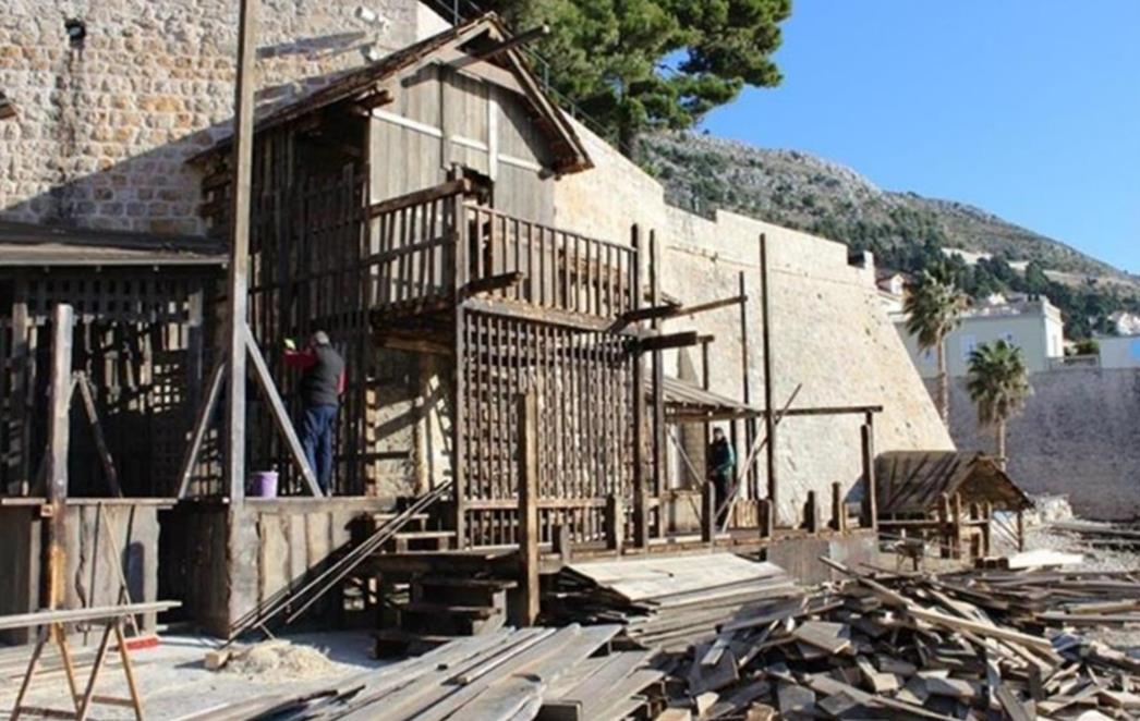 HONORARI  ZA ROBIN HOODA   Dobra zarada   za konja, a nešto  manja  za statiste