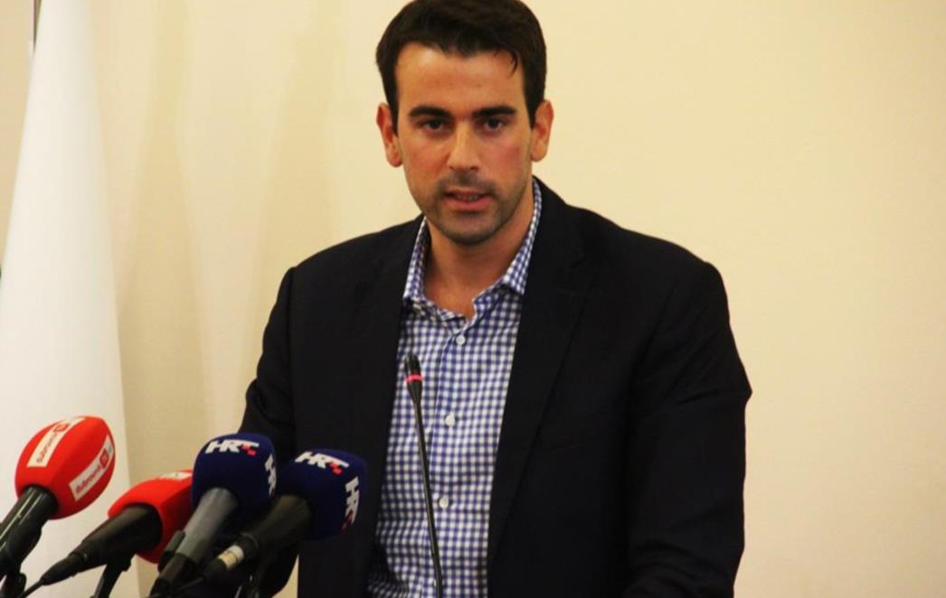 PISMO JEDNE DUBROVKINJE: 'Željko Raguž je vuk koji se boji kiše, a mi smo pokisle ovce'
