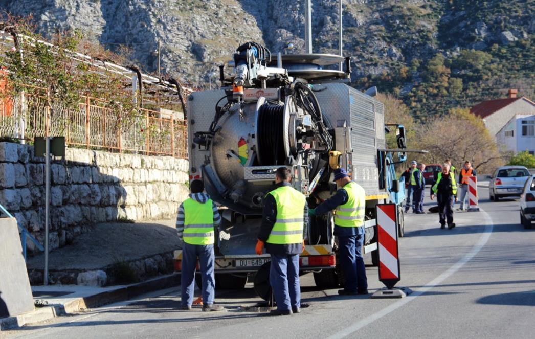 NASTAVLJAJU SE RADOVI U ROŽATU: Ništa vam neću reći, nagazili ste nas zadnji put! (FOTO)