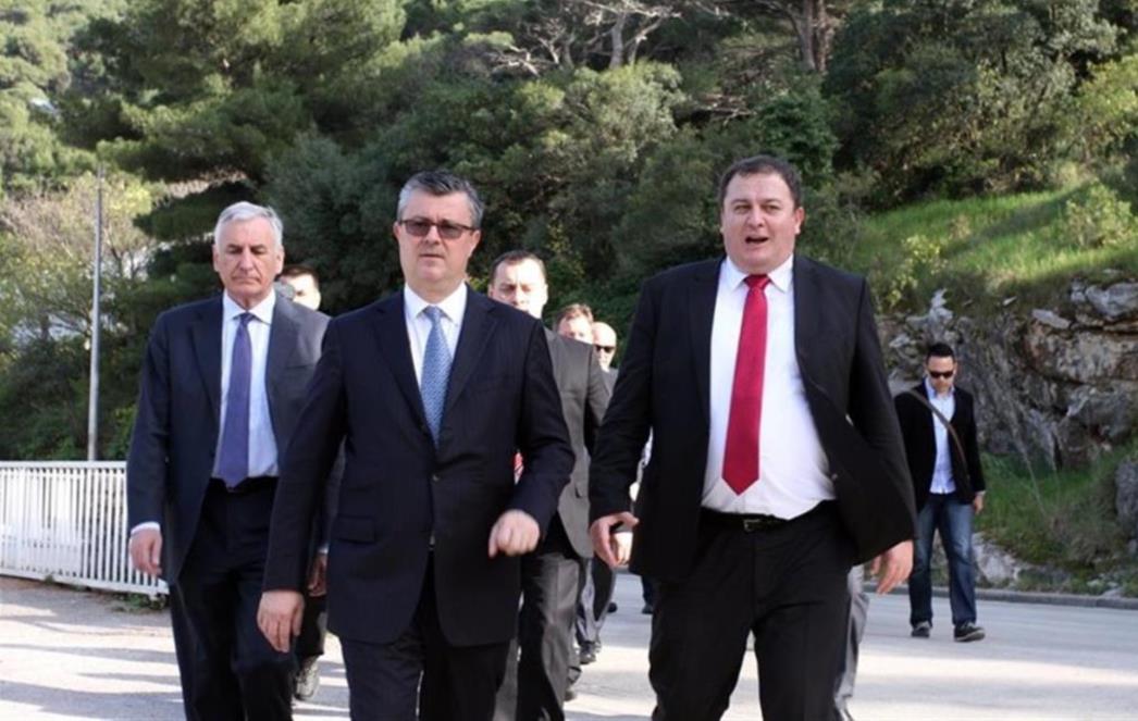 PREMIJER UPUTIO PORUKU : Orešković čestitao građanima međunarodni praznik rada