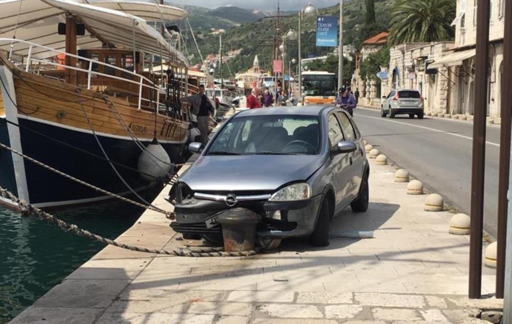 ZAMALO ULETIO U MORE! Automobilom pokupio stupiće u Gružu (FOTO+VIDEO)