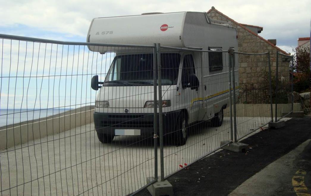 DOBRO DOŠLI DRAGI GOSTI:  Kada te ograde žicom u Dubrovniku! (FOTOGALERIJA)