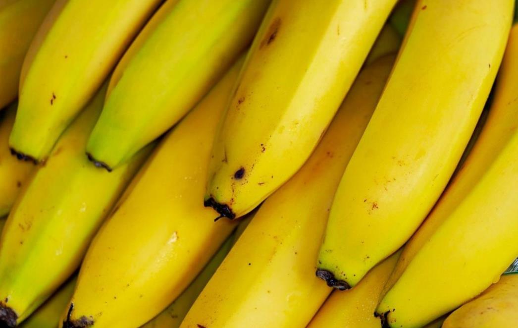 U SAMO 30 SEKUNDI Evo kako od zelenih dobiti savršeno zrele banane