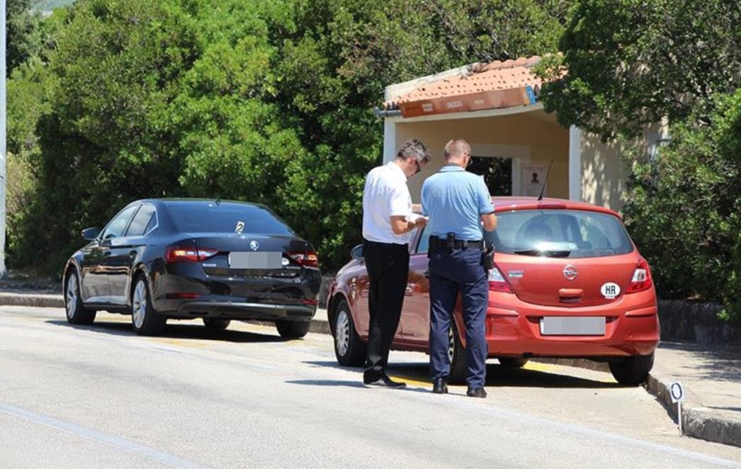SUDAR DVAJU AUTOMOBILA NA BABINOM KUKU: Nema ozljeđenih